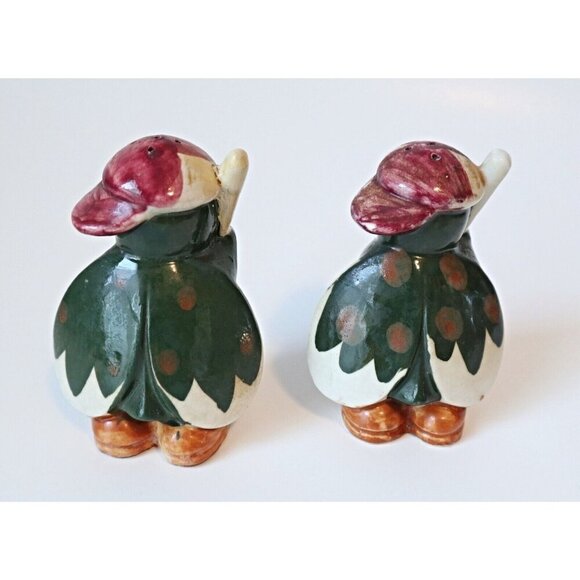 Vintage Anthropomorphic Crickets Up to Bat Salt & Pepper Shakers 1960's Kitsch - Picture 3 of 6